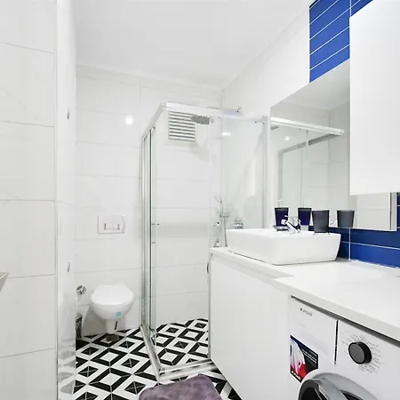 White Sail Spacious 2-bedroom Steps From Yekta Mall In Mahmutlar, Lägenhet *
