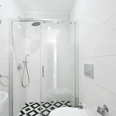 White Sail Spacious 2-bedroom Steps From Yekta Mall In Mahmutlar, Lägenhet *