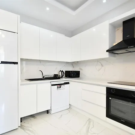 White Sail Spacious 2-bedroom Steps From Yekta Mall In Mahmutlar, Apartment *