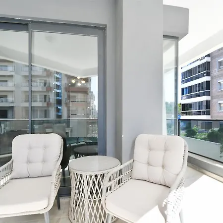 White Sail Spacious 2-bedroom Steps From Yekta Mall In Mahmutlar, 公寓